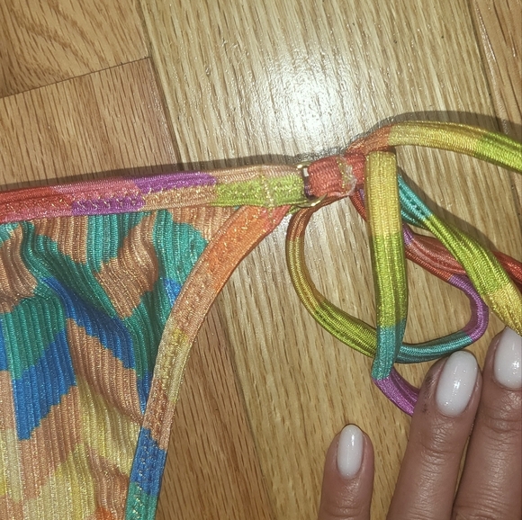 D1. NWT FARM RIO Ribbed Light Chevron Tie Side Brazilian Bikini Bottom Size L - Picture 10 of 10